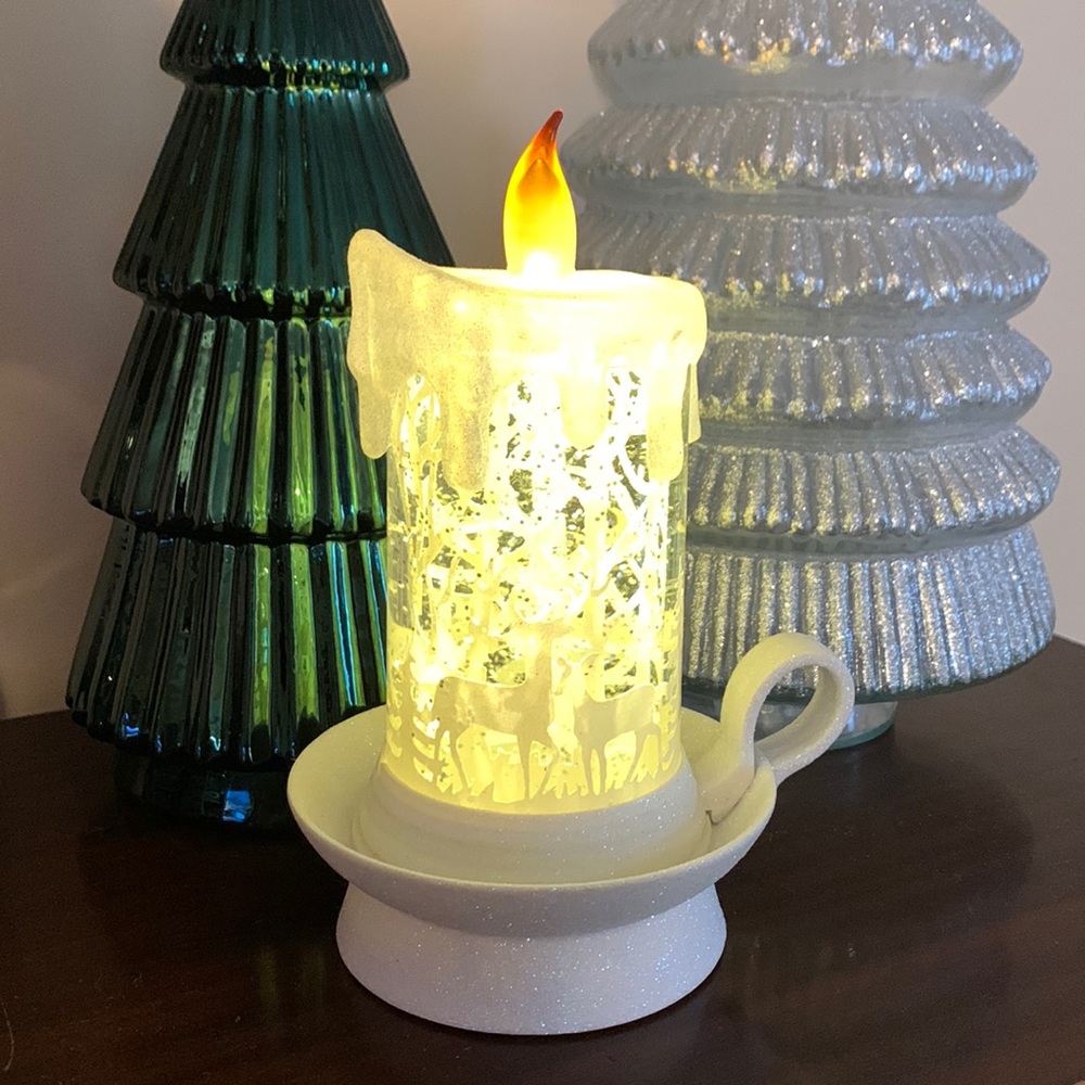 NWOT Holiday Scene Candle Light